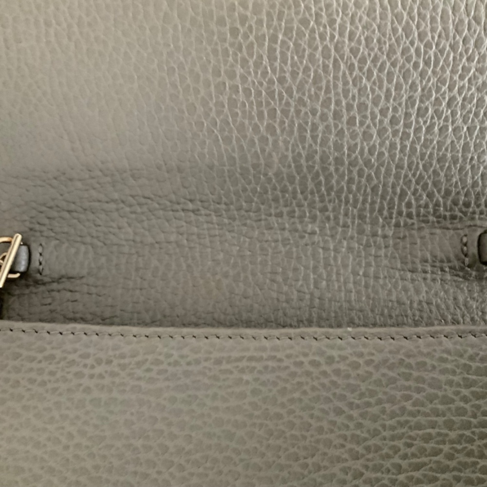 Authentic GUCCI Interlocking GG Calfskin Leather Chain Crossbody wallet inside - Picture 4 of 16
